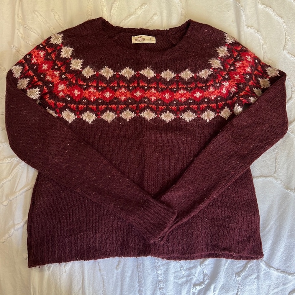 Hollister maroon sweater